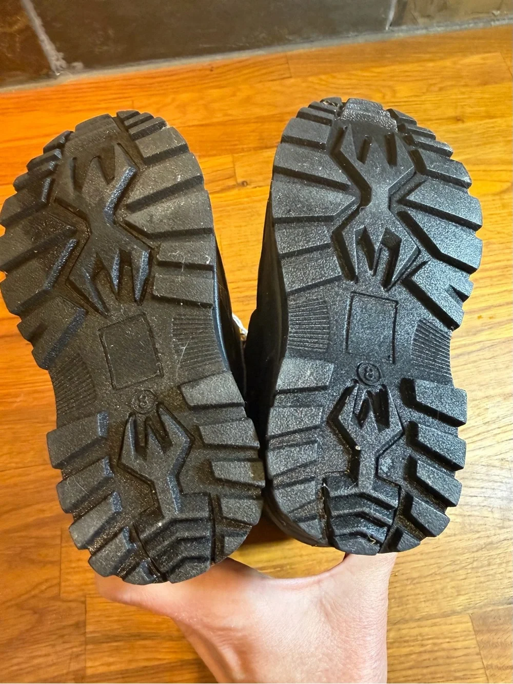 Kids Winter Boots with removable inserts - Black and Light Gray, size 8 (046)